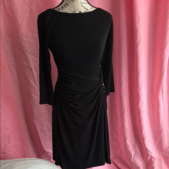 Elegant Black Dress - Picture 1 of 2